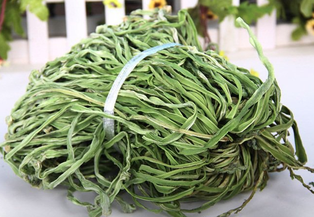 Rau tiến vua khô xào gì ngon